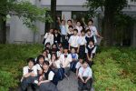 2010年6月19日　京大湯川記念館　湯川秀樹博士像前で